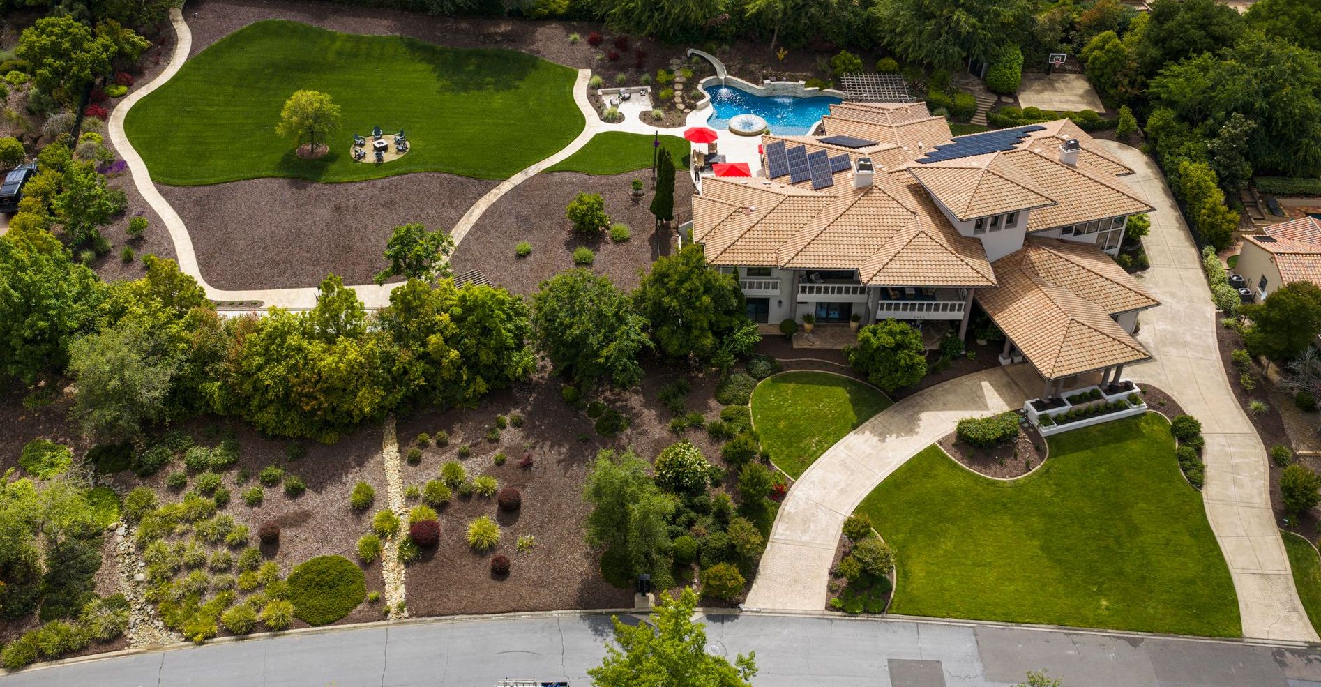 Vista del Prato from above: the lawn, pool and residence on 1.48 acres in Serrano Country Club, El Dorado Hills