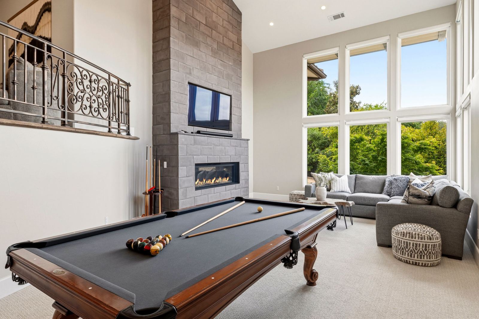 Lounge fireplace in Arto tile